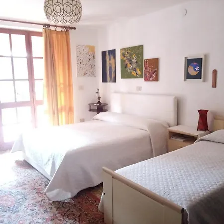 Corrias Oda ve Kahvaltı 4*